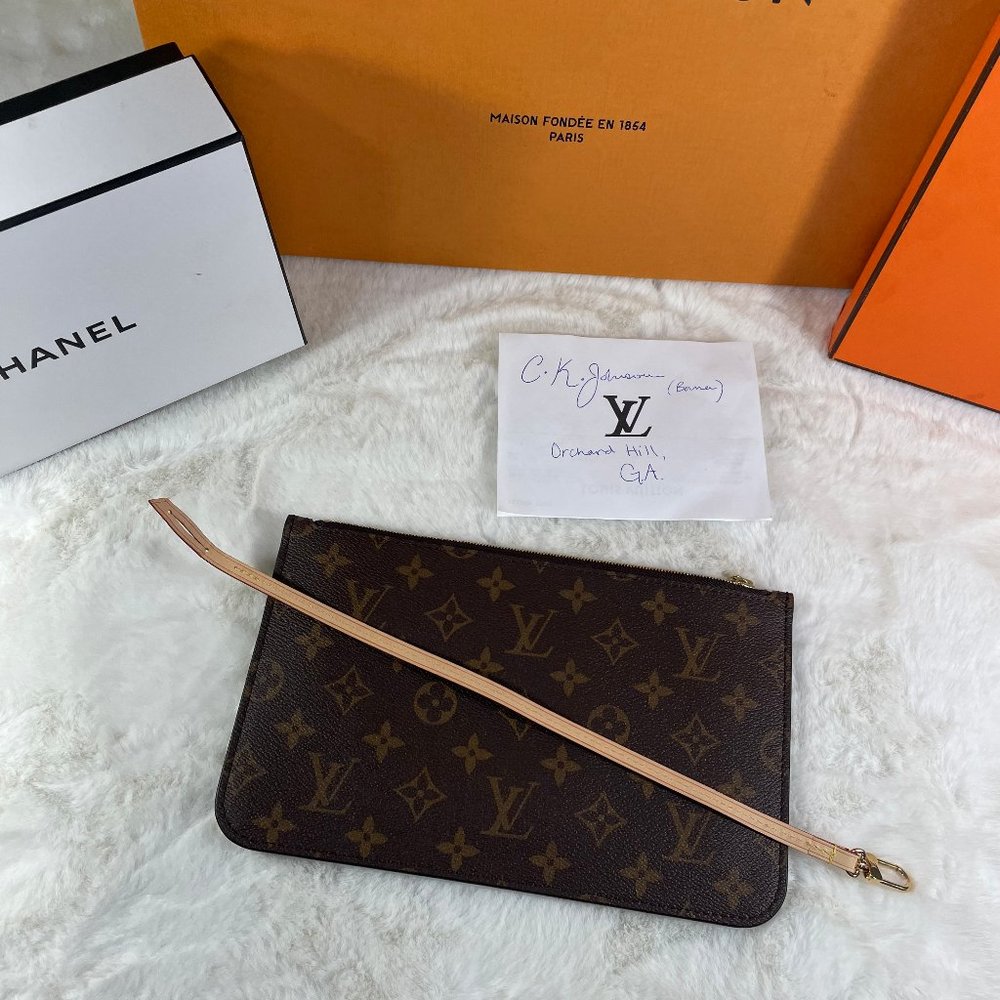 Louis Vuitton NWT New Neverfull Wristlet Clutch Brown Monogram Canvas LV